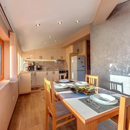 Yana- The Amazing View Apartment